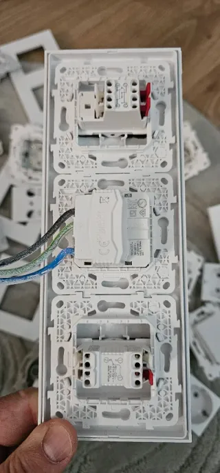 Conjunto Componentes Eléctricos Schneider, BSEED,