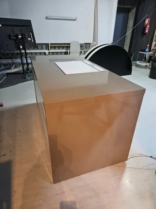 Isla de cocina de piedra y madera SCHMIDT