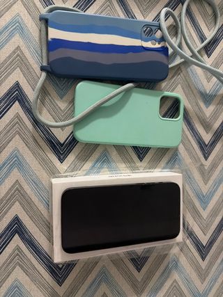 iPhone 12 128GB Negro con Fundas