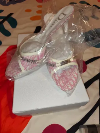 Sandalias Dior rosas y blancas