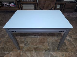 Mesa de cocina cristal blanco y metal gris