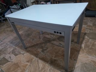 Mesa de cocina cristal blanco y metal gris