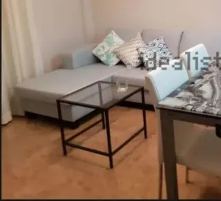 Mesa auxiliar cristal y metal negra