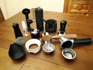 Cafetera Delonghi Dedica + Accesorios