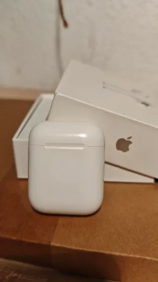Airpods 2a Generación con Estuche de Carga Apple