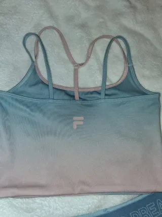 Conjunto deportivo Fila degradado.