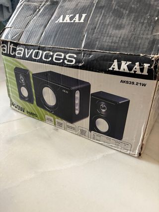 Altavoces Akai Negros