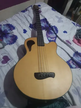 Bajo Acústico Olympia 4 Cuerdas