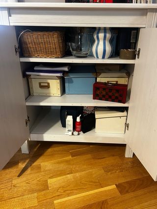 Aparador de madera blanco