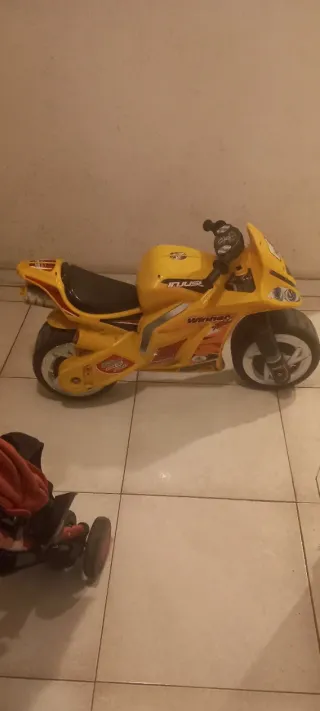 Moto de Juguete Amarilla
