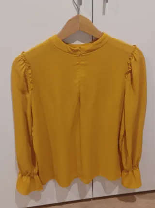 Blusa de Sfera amarilla ocre  Talla M