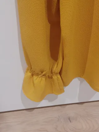 Blusa de Sfera amarilla ocre  Talla M