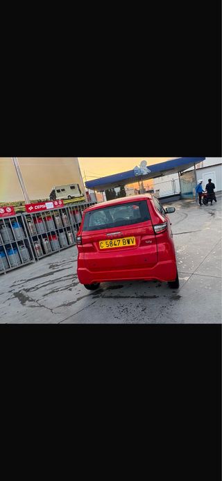 se vende aixam city de color rojo con 4000km