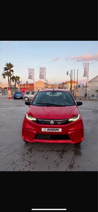 se vende aixam city de color rojo con 4000km