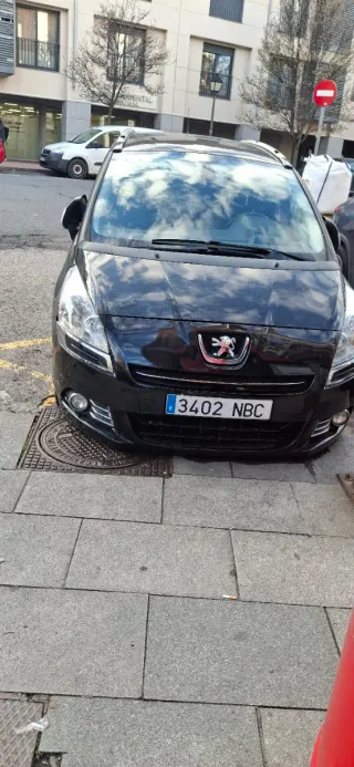 Peugeot 5008 2012