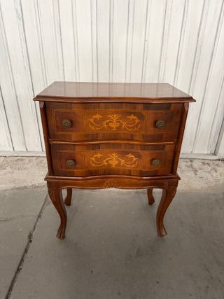 Mesita de noche antigua de madera