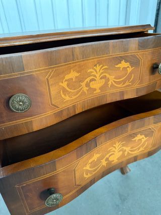 Mesita de noche antigua de madera