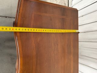 Mesita de noche antigua de madera