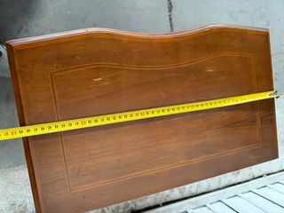 Mesita de noche antigua de madera