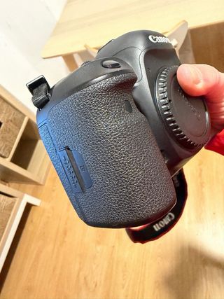 Canon EOS 5D Mark IV