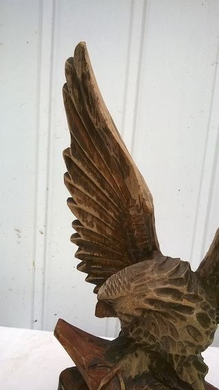 Figura de madera águila