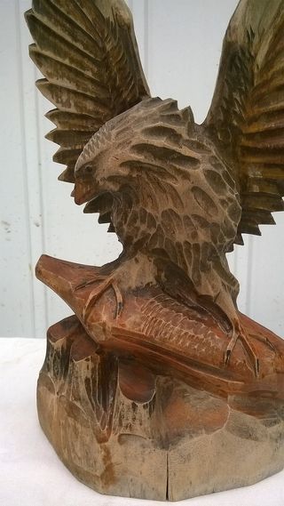 Figura de madera águila