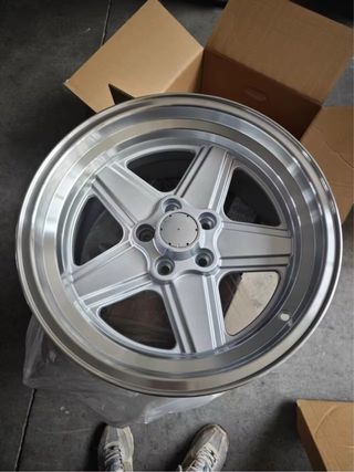 Llantas Mercedes Clásicas Plateadas 5 Radios