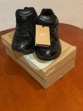 ASICS Gel-Kayano 14 negras nuevas con caja y etiqu