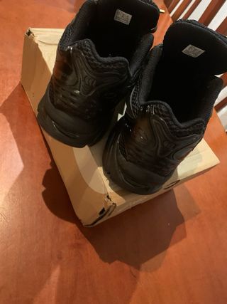 ASICS Gel-Kayano 14 negras nuevas con caja y etiqu