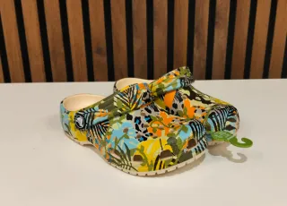 Crocs Classic Far Out Clog / Talla 27-28