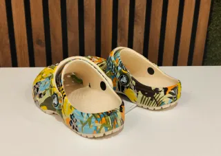 Crocs Classic Far Out Clog / Talla 27-28