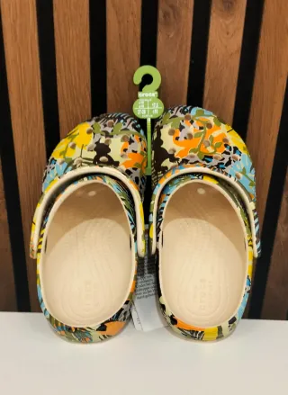 Crocs Classic Far Out Clog / Talla 27-28