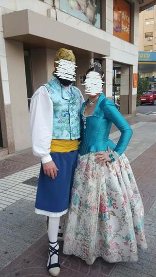 Traje de fallera manga larga y traje de saraguell
