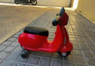 Vespa niño roja Chicco