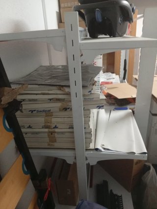 20 Estanterías metálicas blancas y Cada una 150