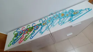 Lote de 11 perchas infantiles Disney