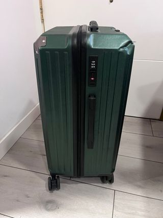 Maleta verde rígida con ruedas