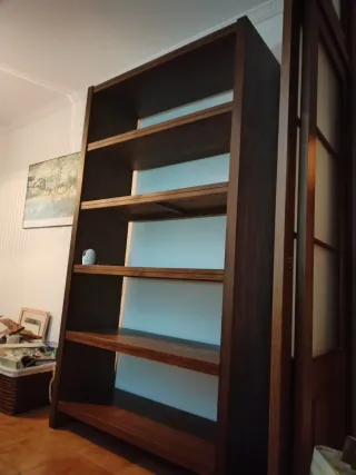 Estantería de madera para salón