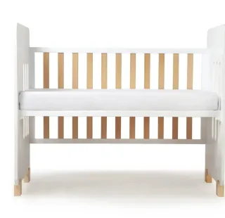 Cuna blanca con estrellas