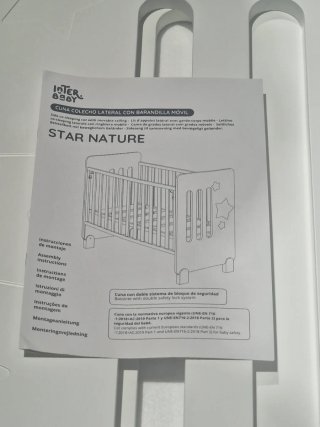 Cuna blanca con estrellas