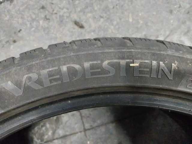 (P106) 255.35.20.97W M+S VREDESTEIN