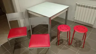 Mesa y 4 sillas cocina/comedor cristal/metal