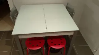 Mesa y 4 sillas cocina/comedor cristal/metal