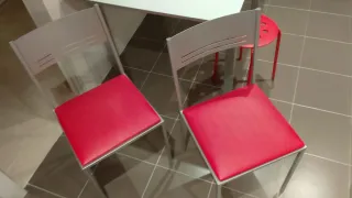 Mesa y 4 sillas cocina/comedor cristal/metal