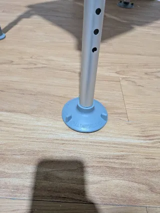 Asiento de bañera con respaldo y brazos