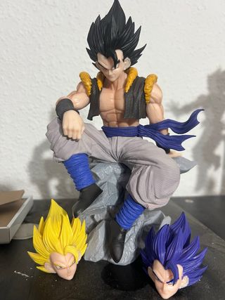 Figura Dragon Ball Gogeta con 3 cabezas