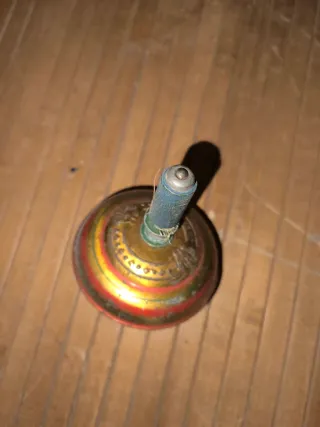 Peonza antigua de metal