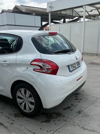 Peugeot 208 2013