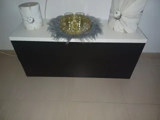 Mueble moderno blanco y negro