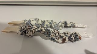 Babero y chupetero estampado floral